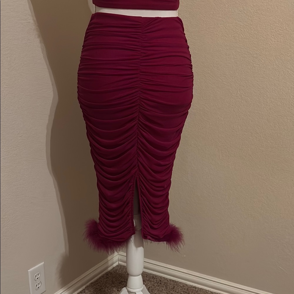 Fun and Flirty Burgundy Skirt Set - Picture 5 of 11